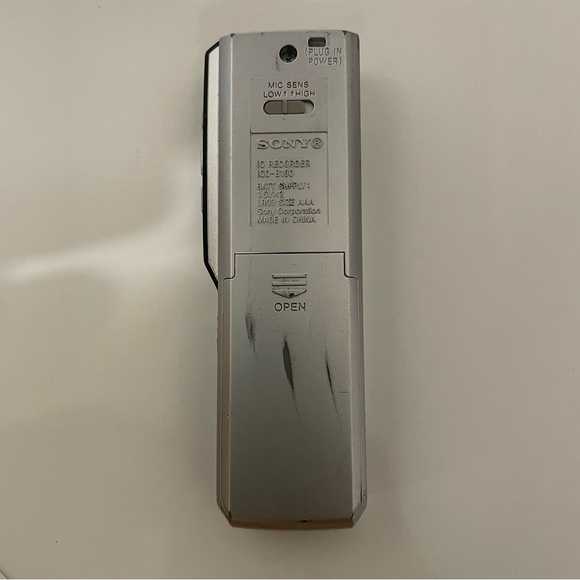 Sony ICD-B100 Handheld Silver Digital Voice Recorder 16MB 8 Hours Recording Time - Picture 3 of 16